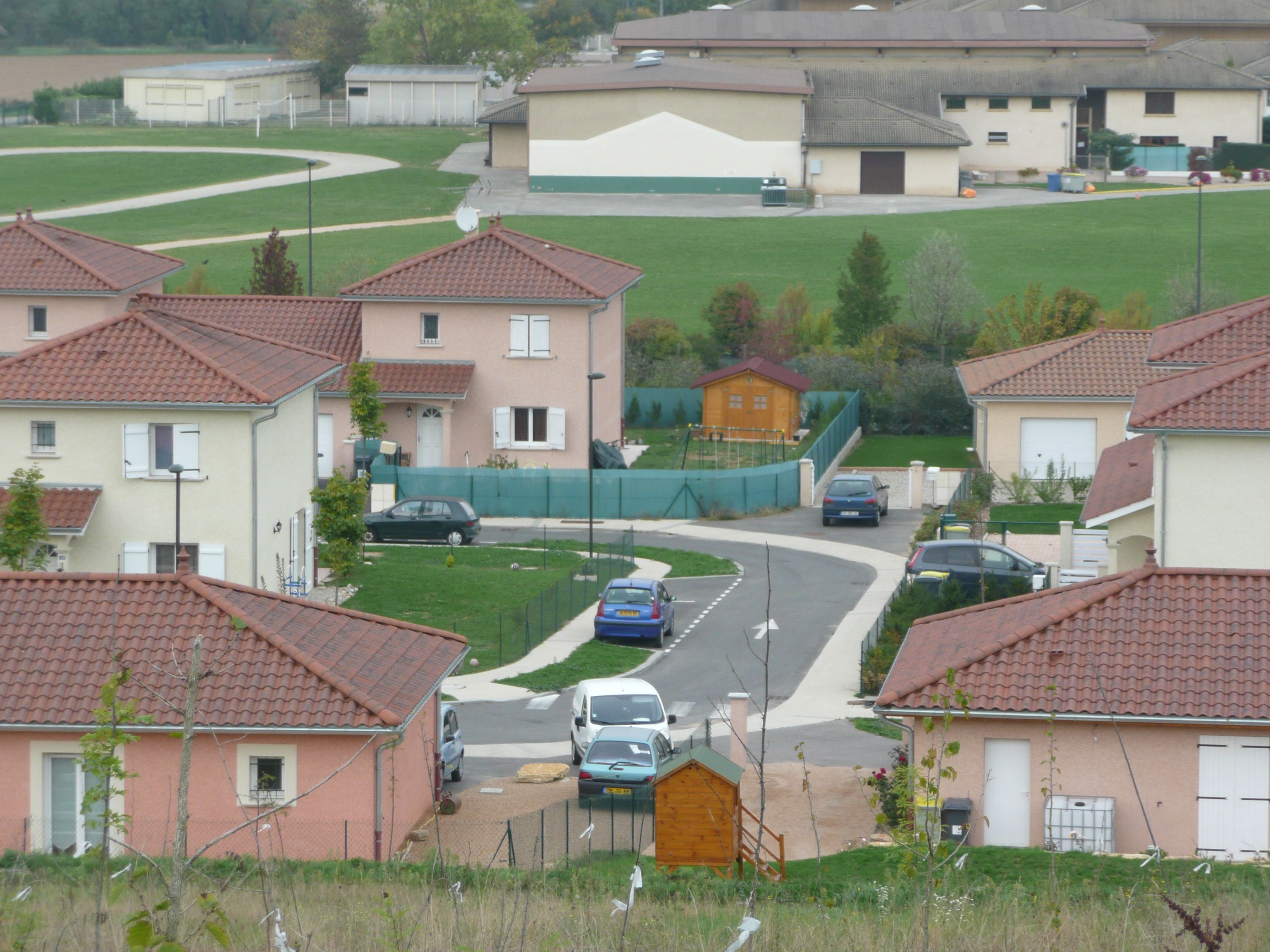 Les lotissements pavillonaires du périurbain : des &quot;HLM à plat&quot; ?